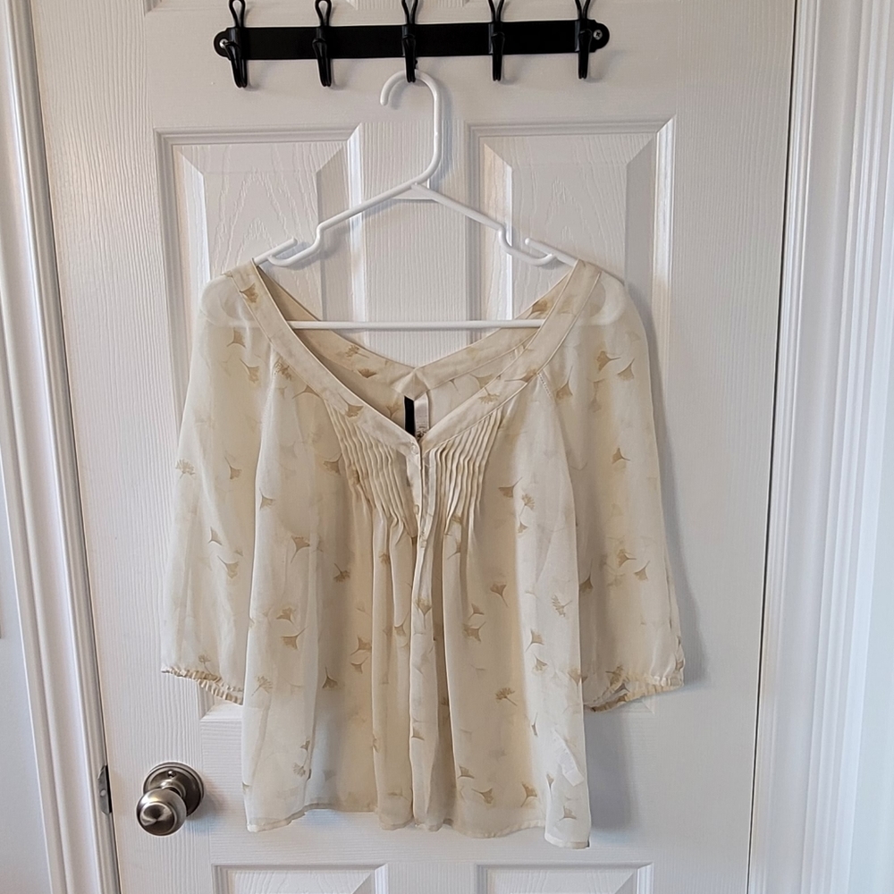 Kensie sheer 3/4 sleeve top